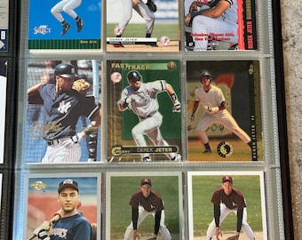 Lote de tarjetas de béisbol de Derek Jeter (46 tarjetas) con libro de coleccionista / Artículos de colección de los Yankees