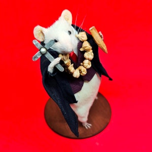 Vampire Hunter Van Helsing Taxidermy mouse Dracula, curiosities image 5