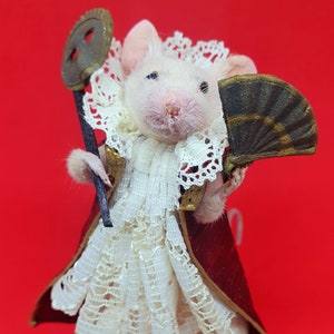 Masquerade Taxidermy mouse venetian mask, fan, Venice, oddities, curio, curiosities, Labyrinth, gothic, goth image 7