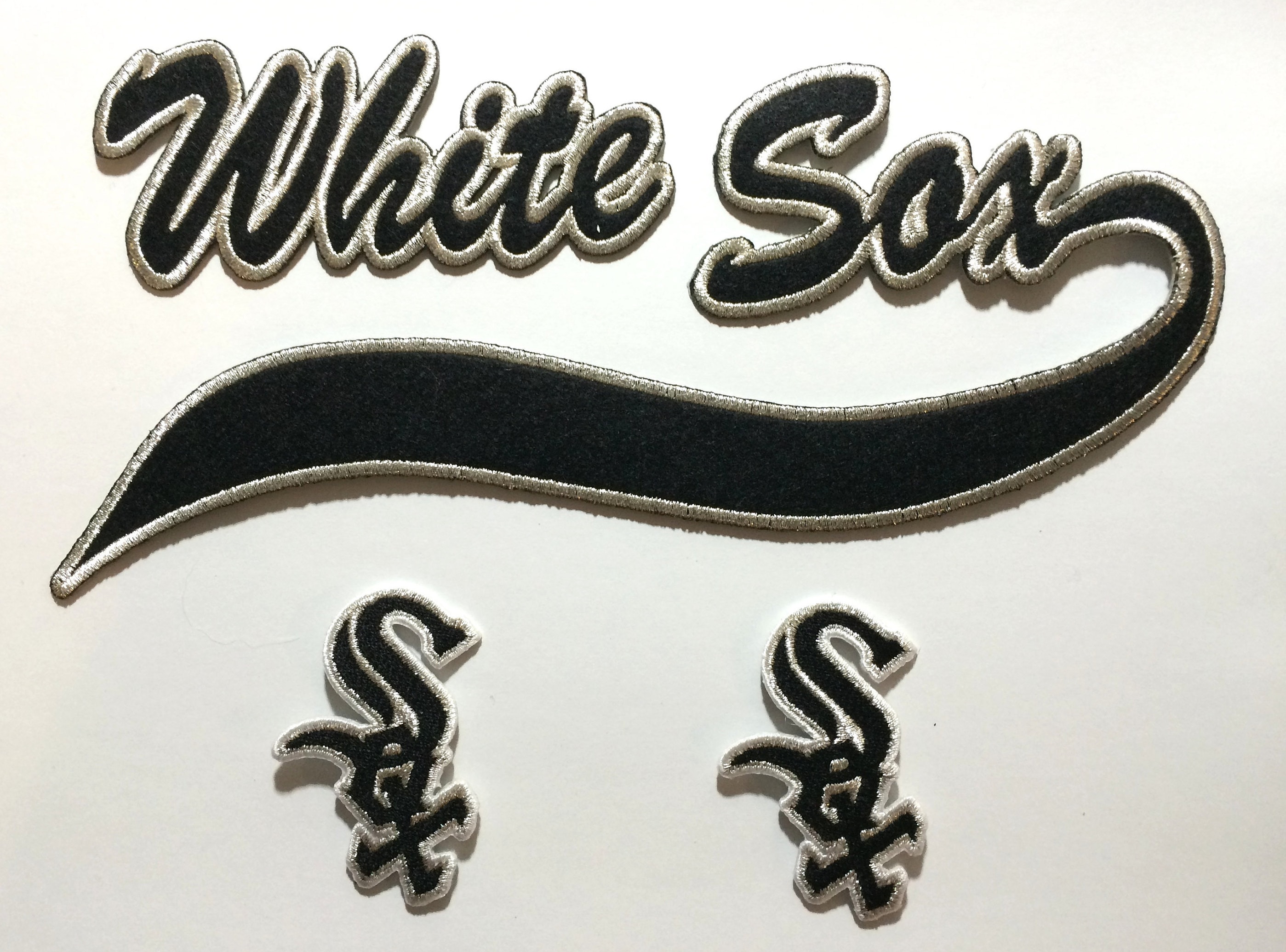 HUGE SCRIPT METALLIC CHICAGO WHITE SOX IRON-ON PATCH