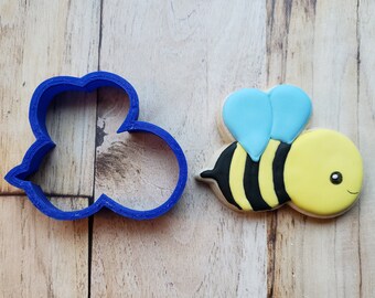 Bee Hive W/ Mini Bumble Bee Cookie Cutter Set