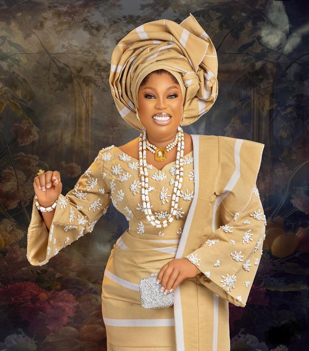 Nude and White Asooke Iro & Buba, Nigeria Mother of Bride Ipele Outfit, Yoruba Wedding Guest Traditional Africa Wear, Couple Photoshoot Gele