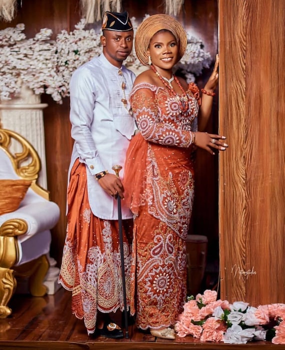 Brown Igbo Couple Matching Wedding Attire Beaded Indian George Outfit for Bride and Groom Nigeria Traditional Isi Agu Man and Woman Dress