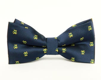 Navy blue bow tie, animal print bow tie,Pre-tied bow tie, wedding bow tie, men's bow tie, groom's bow tie
