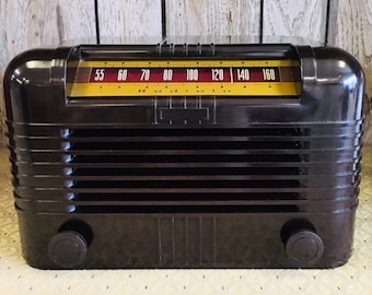 Vintage Radiola AM Radio
