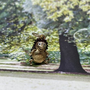 Vintage Hedgehog Charm Pemdant in 9ct / Articulated Hedgehog Pendant