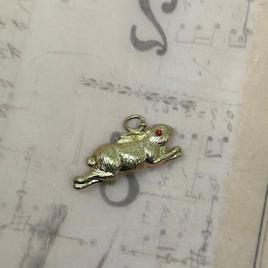 Vintage 9ct 9k Bunny Charm Pendant / 9ct Rabbit Pendant with Red Eyes