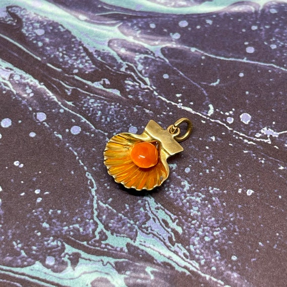 Vintage 9ct Shell Charm with Coral