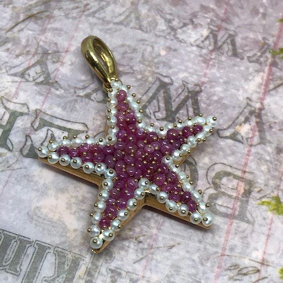 Vintage Large Starfish pendant in 18ct / Star pendant