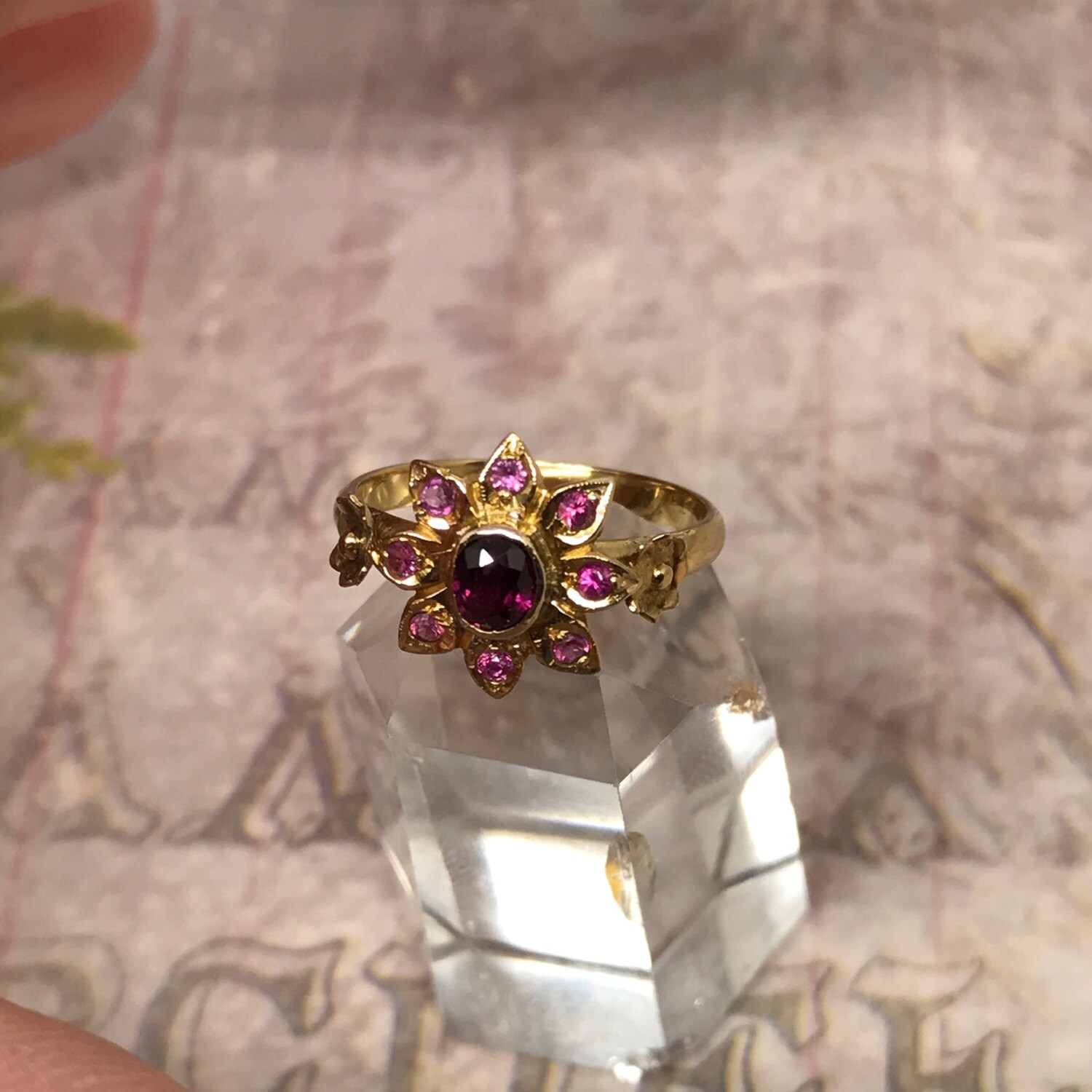 Vintage Ruby Flower Ring in 9ct Gold, c. 1950s