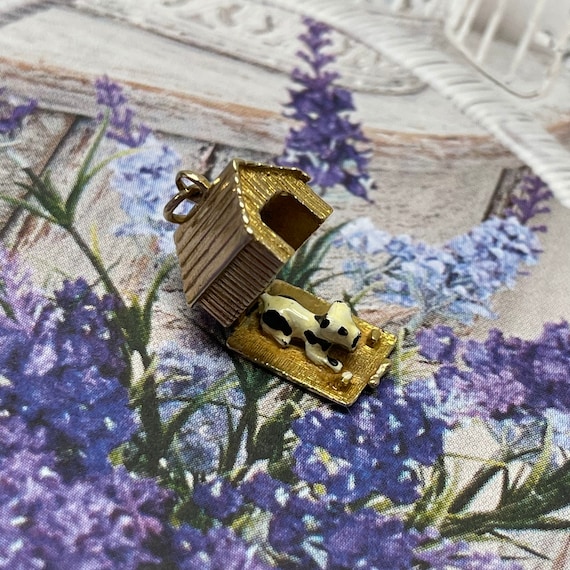 Vintage 9ct Dog House Charm with Enamled Dog inside