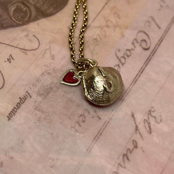Rare  9ct Clam Shell Charm Pendant/ Locket Pendant