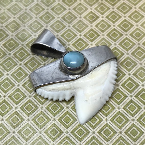 Vintage Sterling Cap Tooth pendant / Vintage Tooth Charm pendant in Sterling