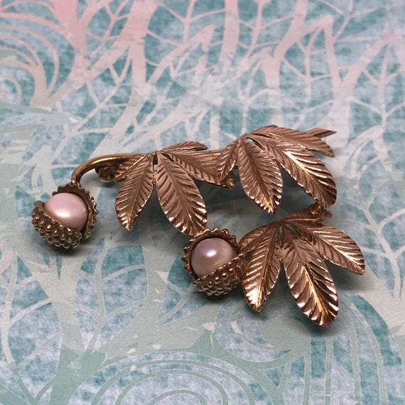 Vintage 9ct 9k Horse Chestnut Brooch, Full Englis… - image 1