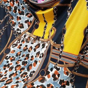 Ketten und Gürtel mit Leoparden All-Over-Print auf ITY 4-Wege-Stretch-Poly-Spandex-Stoff 58 "Zoll breit verkauft."
