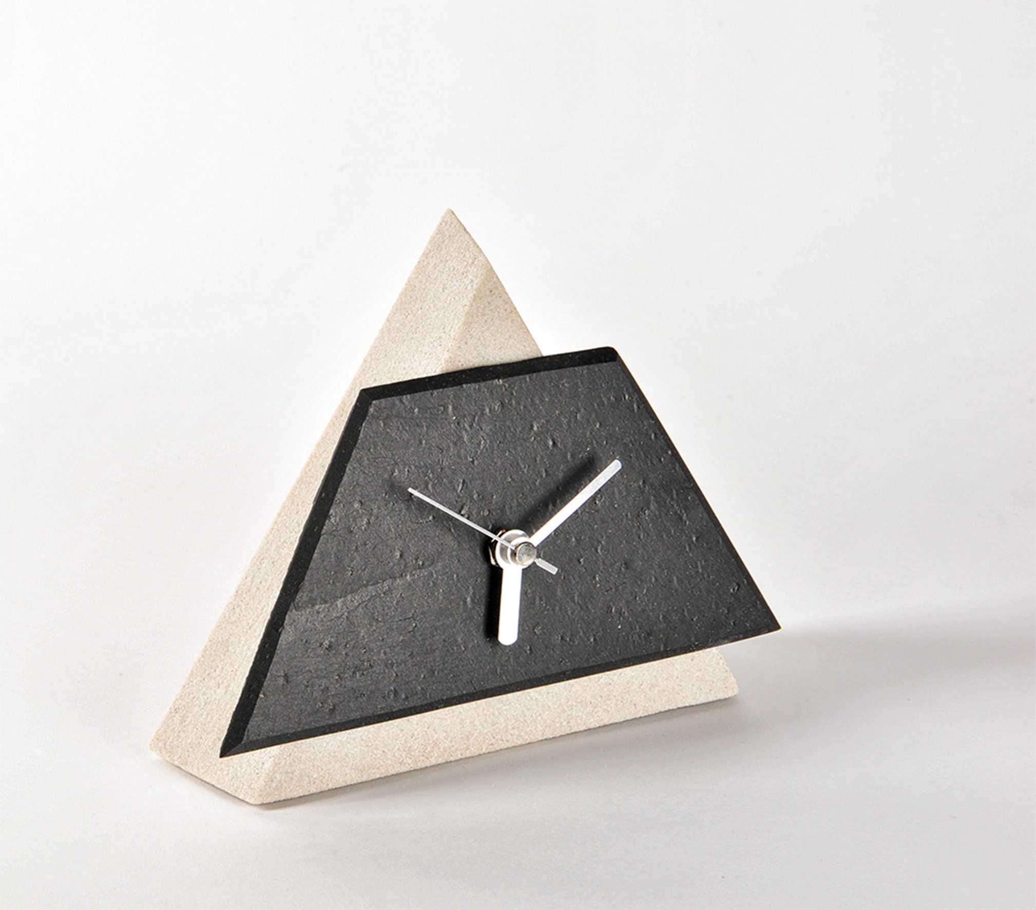 Achat petite horloge de table Horloge décorative à poser. Horloge  grand-père moderne. Horloge de cheminée élégante. Fait de papyrus naturel  et de grès. Modèle Alina. unique en gros