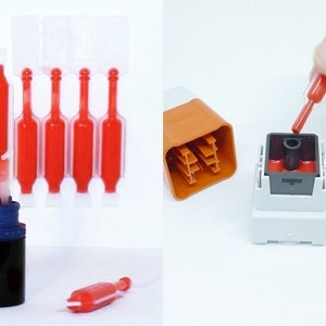 K&ouml;nnte beinhalten: Ein Satz mit f&uuml;nf roten Tintenpatronen in einzelnen Plastikbeh&auml;ltern. Eine einzelne rote Tintenpatrone wird in einen schwarzen Tintenpatronenhalter gepresst.