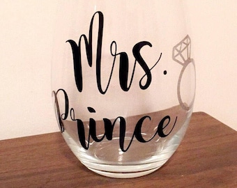 Bride to be wine glass - future mrs wine glass - wedding planning wine glass