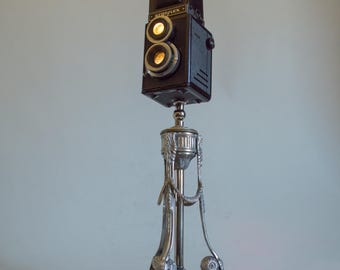 Vintage Argoflex camera adjustable angle accent light.