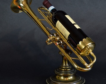 Trumpet Wine Presenter