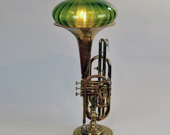 Vintage marching french horn accent lamp.