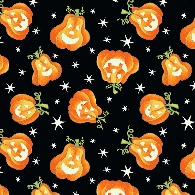 K&ouml;nnte beinhalten: Ein schwarzer Hintergrund mit einem sich wiederholenden Muster aus orangefarbenen Jack-o'-Lantern-K&uuml;rbissen mit wei&szlig;en l&auml;chelnden Gesichtern und gr&uuml;nen Stielen. &Uuml;ber das Muster sind wei&szlig;e Sterne verteilt.