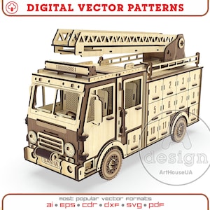 Puede incluir: Maqueta de camión de bomberos de madera clara con detalles en marrón oscuro. Cuenta con una escalera, compartimentos numerados y la palabra "SANTA" en la parte delantera. El modelo está diseñado con intrincados cortes.