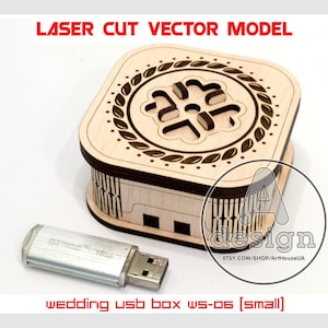 Puede incluir: Una caja de madera cortada con láser con un diseño decorativo en la parte superior. La caja está diseñada para contener una unidad USB. La caja está etiquetada como "wedding usb box ws-06 [small]" y "design ETSY.COM/SHOP/ArtHouseUA".