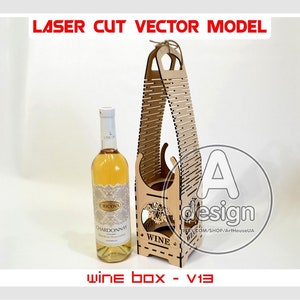 Puede incluir: Modelo vectorial de corte por láser de una caja de vino con una botella de Chardonnay en su interior. La caja está hecha de madera y tiene un diseño de corte. El texto "wine box - V13" está impreso en la parte inferior de la caja.