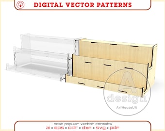 Könnte beinhalten: Ein dreistufiges Holzregal mit einem durchsichtigen Acrylregal im Hintergrund. Das Holzregal hat eine helle Holzoptik und schwarze Akzente. Das Regal ist für die Präsentation von Gegenständen wie Büchern, Fotos oder anderen Dekorationsartikeln konzipiert.