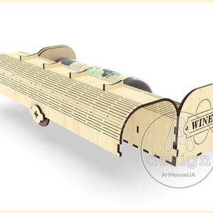 Puede incluir: Un porta botellas de vino de madera con un dise&ntilde;o de corte y la palabra "WINE" en el lateral. El porta botellas est&aacute; hecho de madera clara y tiene un acabado natural.