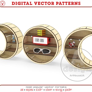 Puede incluir: Tres estantes en forma de media luna hechos de madera con un acabado de madera clara. Los estantes están apilados uno encima del otro y tienen un pequeño juguete en cada estante. Los estantes están diseñados para ser montados en una pared.