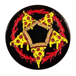 Pode incluir: Um pentagrama preto e vermelho com cinco fatias de pizza dispostas em forma de estrela. As fatias de pizza estão pingando molho vermelho e queijo.