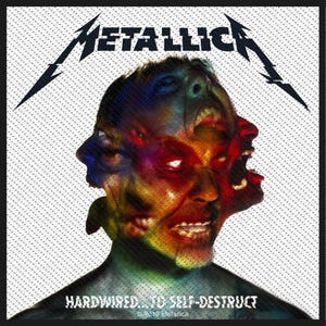 以下が含まれることがあります： バンド名「Metallica」がスタイリッシュなフォントで書かれた白黒のパッチ。バンドのロゴである稲妻がバンド名の真上にあります。パッチには、複数の目と口を持つ人の顔がカラフルで歪んだ形で描かれています。画像の下には「Hardwired...To Self-Destruct」というテキストがあります。「Hardwired...To Self-Destruct」というテキストの下には「© 2016 Metallica」というテキストがあります。