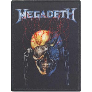 Pode incluir: Um patch retangular preto com o nome da banda "MEGADETH" em letras azuis e vermelhas. O patch retrata uma caveira com um design amarelo e azul, correntes e linhas vermelhas em forma de raio.