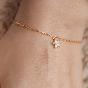 Daisy Bracelet | Gold Flower Bracelet | Dainty Silver Bracelet | Sterling Silver Chain Bracelet