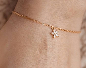 Daisy Bracelet | Gold Flower Bracelet | Dainty Silver Bracelet | Sterling Silver Chain Bracelet
