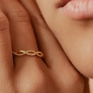 Anello con perline incrociate / Anello impilabile in oro in argento sterling / Anello sottile in oro rosa / Anello minimalista delicato Infinity