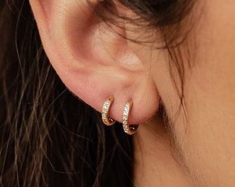 Créoles en pierres précieuses | Petites créoles dorées | Boucles d'oreilles Huggie dorées | Créoles Huggie | Huggie en acier inoxydable | Petites boucles d'oreilles moyennes