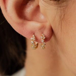 Brincos de argola com pedras preciosas em prata de lei 925 e banho de ouro 18K | Brincos em ouro rosa