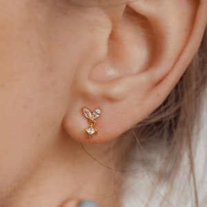 Petites boucles d'oreilles pendantes en argent sterling Boucles d'oreilles pendantes en pierres précieuses plaquées or Boucles d'oreilles minimalistes avec breloque en cristal pendante image 1
