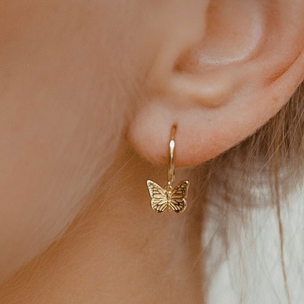 Pendientes Huggie de Mariposa Plata de Ley / Pendientes de Aro Pequeños con Colgante de Mariposa Chapado en Oro de 18K