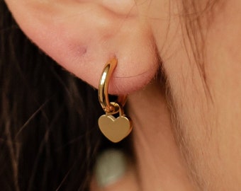 Minimalistische Herzohrringe | Ohrringe hängend | Kleine Ohrringe Gold | Vergoldete Creolen | Herz Anhänger Creolen