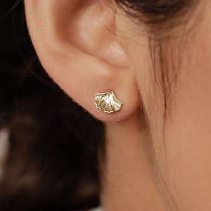 Orecchini Ginkgo / Orecchini a bottone in argento sterling / Orecchini a bottone con foglia / Orecchini con foglia d'oro