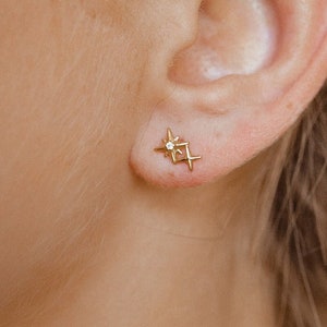 Orecchini a bottone con due stelle in argento sterling / piccoli orecchini a bottone con zirconi cubici Orecchini a bottone celestiali / costellazioni con cristallo