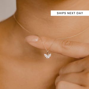 14 kt gouden vlinderketting: hanger met zirkonia, sierlijke sieraden van massief goud