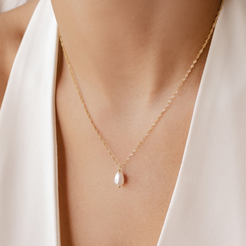 Best HD Pictures about  Feine Kette Mit Kleinem Anhnger  with No AI Images