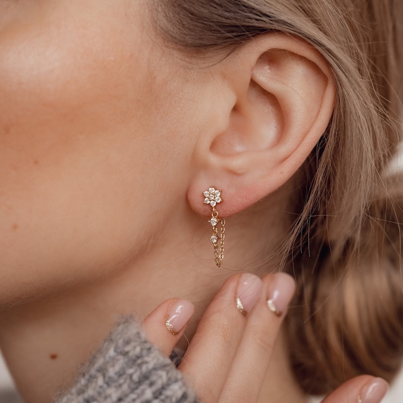 Clous d'oreilles fleur avec zircone en argent sterling 925 Boucles d'oreilles pendantes avec chaîne et breloques en pierres précieuses image 1