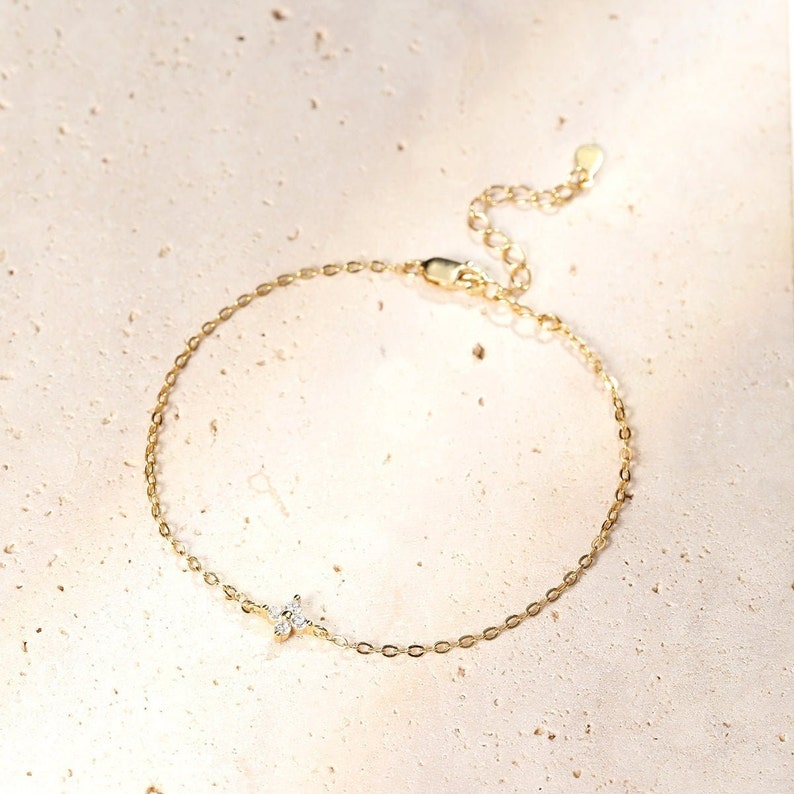 Flower Gemstone Charm Bracelet Sterling Silver Delicate Chain Bracelet Daisy Pendant with Zirconia Gold