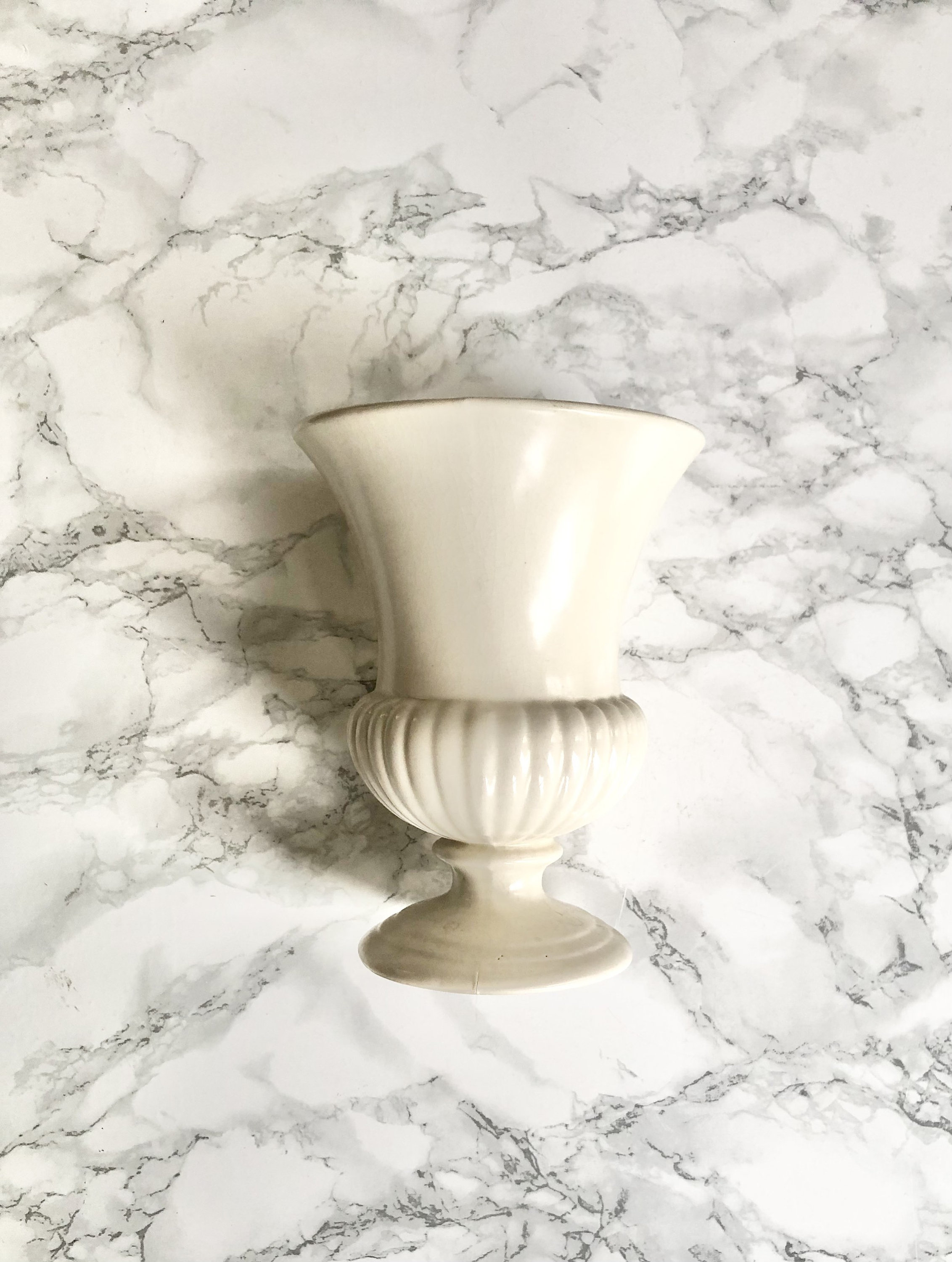 Dartmouth Pottery Devon - Vase Médicis en Faïence Blanche